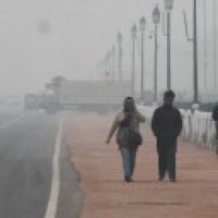 Cold wave continues in Delhi, mercury drops to 5.8 degree C   