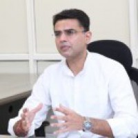 Pilot supports Rahul Gandhi's views on economy, jobs