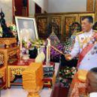 King calls Thailand 'land of compromise' amid anti-govt protests