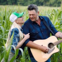 Blake Shelton says fans wonder how Gwen Stefani ended up with him