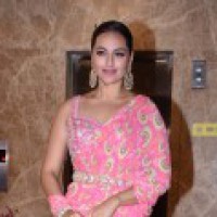 Sonakshi: Would feel odd romancing a 22-yr-old if I was 50