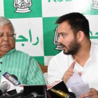Tejashwi meets Lalu, two ministers not allowed to meet RJD chief