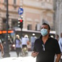 Pandemic deniers rally in Rome without wearing face masks