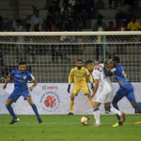 Mumbai City reclaim top spot with 2-0 win over Kerala Blasters