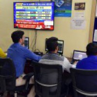 Sensex, Nifty trade near record levels (Lead)