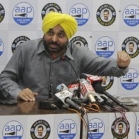 AAP MPs raise slogans against farm laws in front of PM