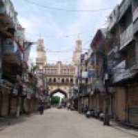 As new lockdown looms over Hyderabad, migrants head for Andhra