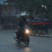 Moderate rain, hailstorm hits parts of Delhi
