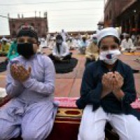 Place barricades 10 m before Delhi mosque's entrance: HC