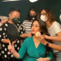 Kareena introduces her 'warriors' during shoot