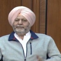 Punjab Cong MPs wear black gowns to protest against farm laws