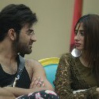 Bigg Boss 13: Sidharth spots 'love bite' on Mahira's neck