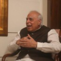 Sibal flays the Kejriwal govt on Delhi lockdown situation