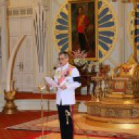Thai King reinstates disgraced royal consort