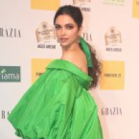 When Deepika Padukone wanted a paparazzo's phone cover