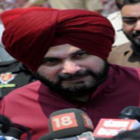 Sidhu stopped by police at Delhi entry point