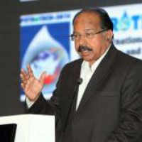 Pilot, Scindia should have waited, their move suicidal: Moily