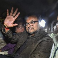 Scared of possible arrest by ED in INX media scam, Karti Chidambaram knock SC door for caveat