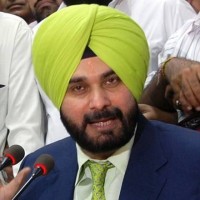 Navjot Singh Sidhu publicly apologises to Manmohan Singh for past remarks