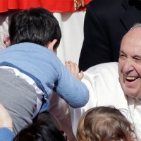 Pope Francis Easter message: End 'carnage' in Syria