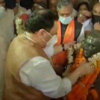 Nadda reaches Patna, visits JP's residence