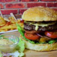 Vietnam chef fights COVID-19 fears with 'Coronaburgers'