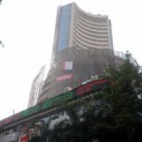 Equity indices shed initial gains to turn red, RIL down 4.7%