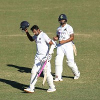 3rd Test: Ashwin couldn't stand up straight on Day 5 morning, reveals wife
