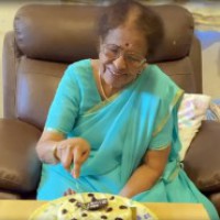 Lata Mangeshkar wishes sister Meena on her birthday