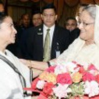 Hasina sends gifts to Mamata for Durga Puja