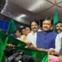 Cong flays Union Minister's 'shoot at sight' remark   (00:06) 