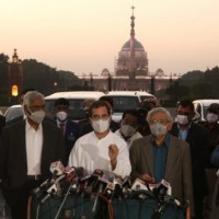 Oppn delegation meets Prez, requests him to intervene in farmers' issue