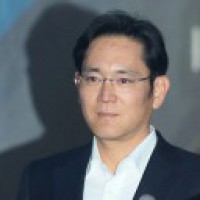 Samsung heir absent from bribery retrial due to father's funeral