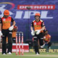 Warner 1st to score over 500 runs in 6 consecutive IPL seasons