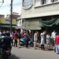 Markets in Agra open but customers reluctant to move out