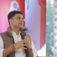 Pilot incommunicado, Cong trying for truce to save Rajasthan govt
