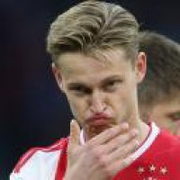 Barcelona midfielder Frenkie de Jong suffers leg injury