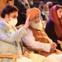 PDM to hold Peshawar rally despite Covid-19 curbs
