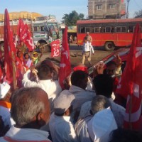 3,000 Maharashtra farmers start 'long procession to Delhi'