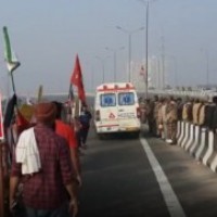 Traffic movement hampered as farmers block NH-24 at Ghazipur