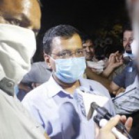 Kejriwal joins protesters, seeks justice for Hathras victim