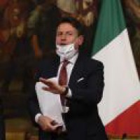 Italy tightens anti-Covid curbs after rise in cases