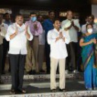 Andhra CM claps for village volunteers