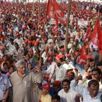 Maharahstra CM Fadnavis accepts major demands of farmers, agitation called off