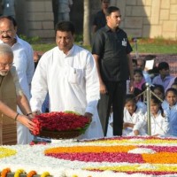 PM Pays Floral Tributes To Mahatma Gandhi, Shashtri