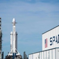 SpaceX launches world's most powerful rocket toward Mars