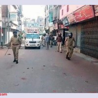 Students stopped at Telangana border pelt stones at AP police