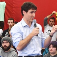 Canadian PM heckled over pipeline issue