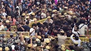 धारा 144 तोड़ने पर जेएनयू छात्रों के खिलाफ दर्ज हो सकती है एफआईआर धारा 144 तोड़ने पर जेएनयू छात्रों के खिलाफ दर्ज हो सकती है एफआईआर