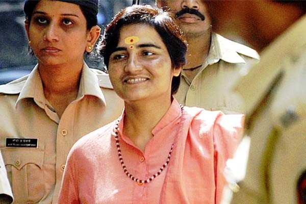 साध्वी प्रज्ञा के खिलाफ एनआईए कोर्ट पहुंचे पीड़ित के पिता, चुनाव रोकने की मांग साध्वी प्रज्ञा के खिलाफ एनआईए कोर्ट पहुंचे पीड़ित के पिता, चुनाव रोकने की मांग